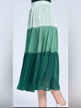 Tiered Green Ombre Midi Skirt - Casual Flowing Women's Skirt
